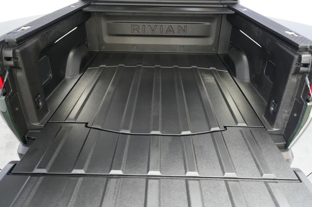 2025 Rivian R1T — photo 6 of 21