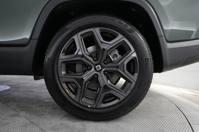 2025 Rivian R1T