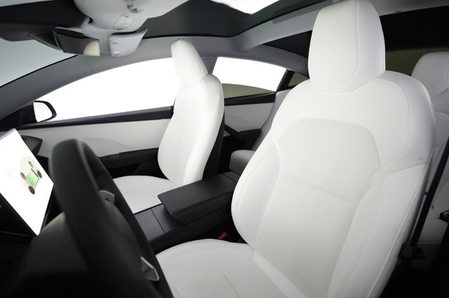 2025 Tesla Model 3 — photo 3 of 20