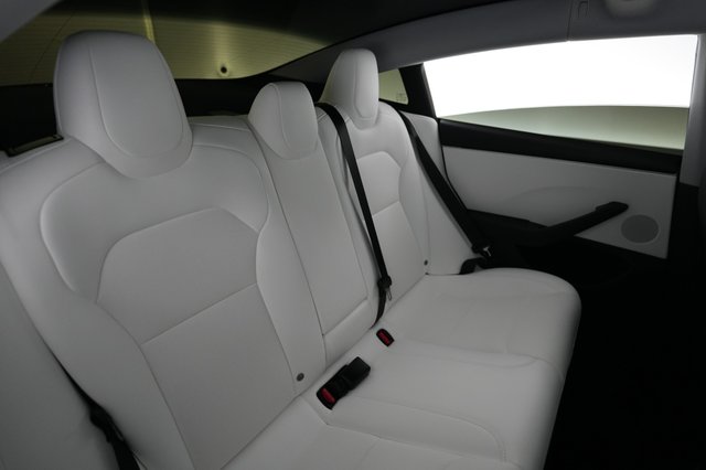2025 Tesla Model 3 — photo 4 of 20