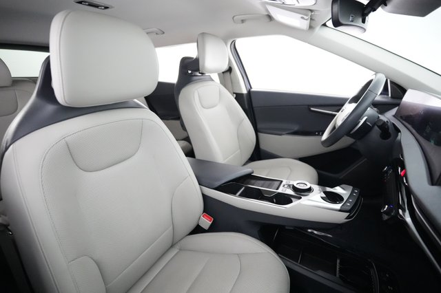 2022 Kia EV6 — photo 18 of 21