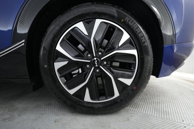 2022 Kia EV6 — photo 7 of 21