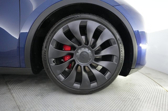 2022 Tesla Model Y — photo 16 of 21