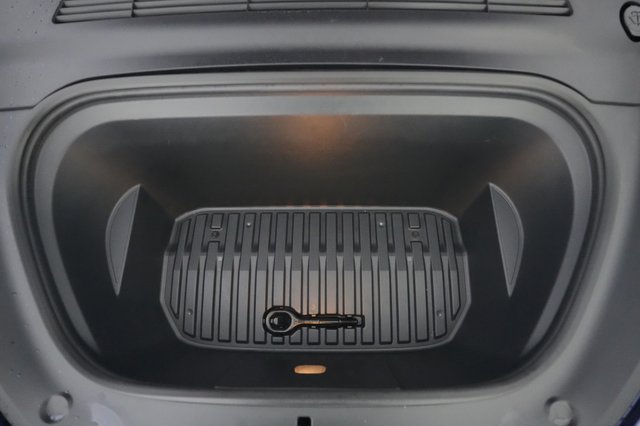 2021 Tesla Model Y — photo 23 of 38