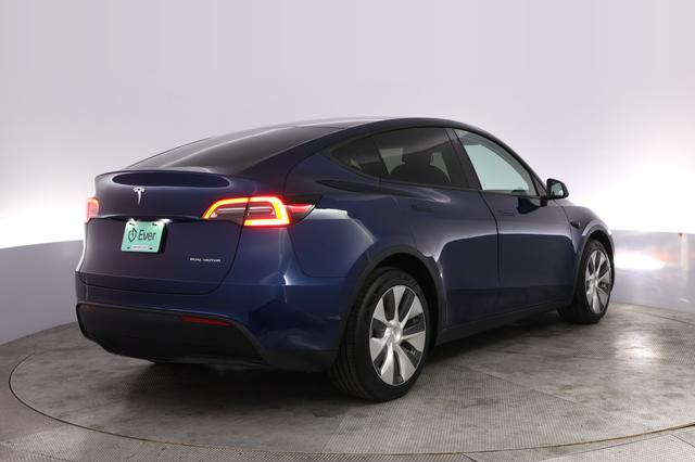 2021 Tesla Model Y — photo 2 of 38