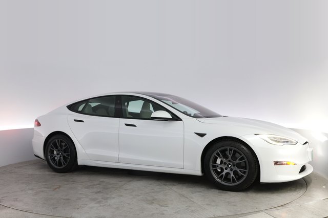 2022 Tesla Model S — photo 11 of 22