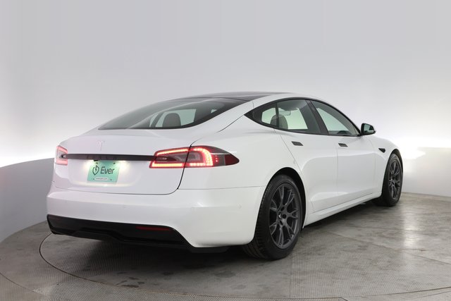2022 Tesla Model S — photo 2 of 22