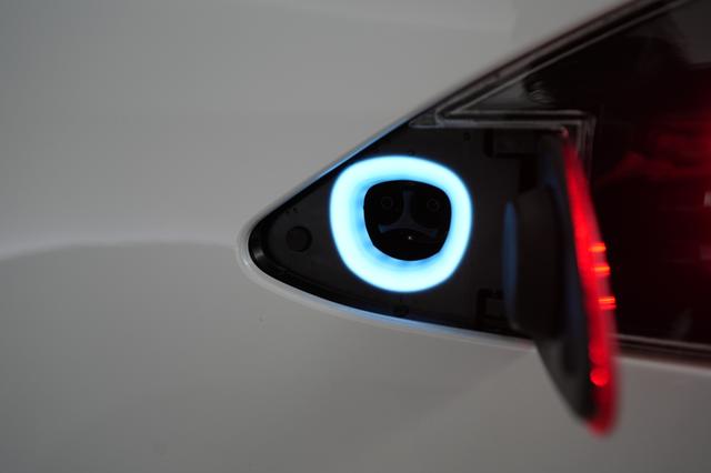 2022 Tesla Model S — photo 8 of 22