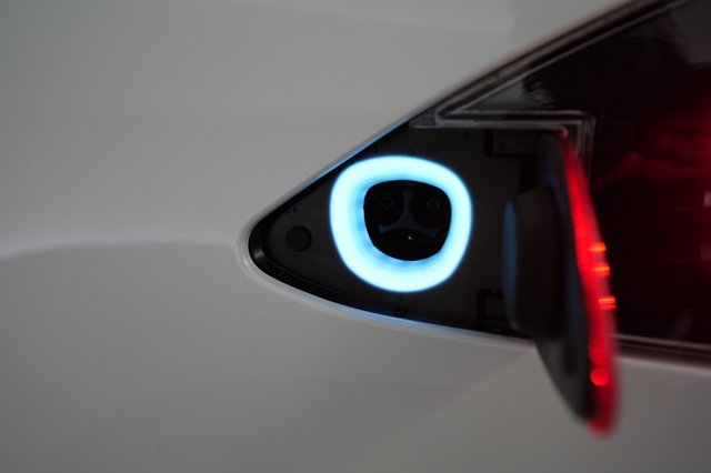 2022 Tesla Model S — photo 8 of 22
