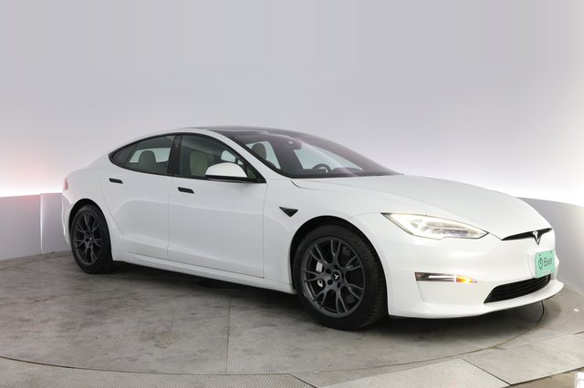 2022 Tesla Model S — photo 10 of 22