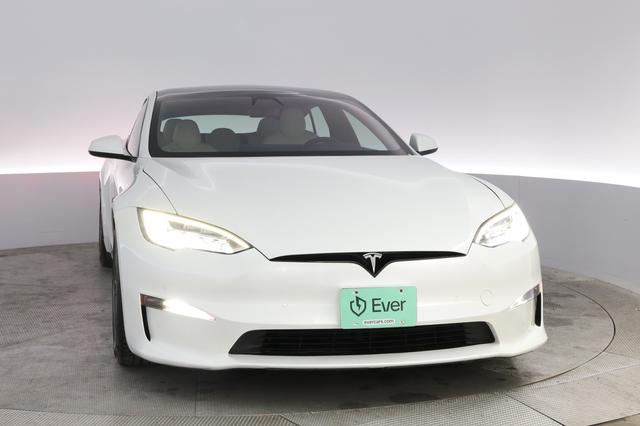 2022 Tesla Model S — photo 9 of 22