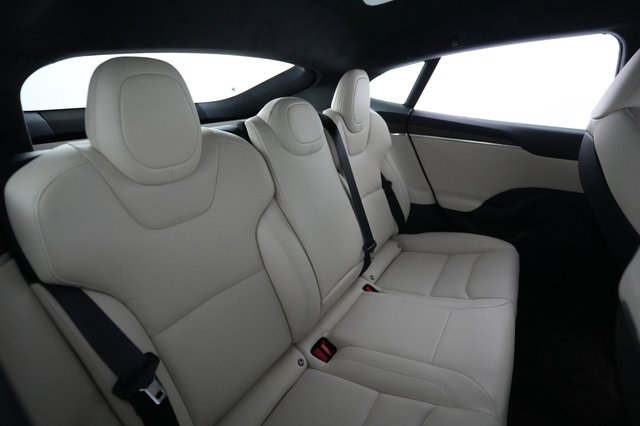 2022 Tesla Model S — photo 4 of 22