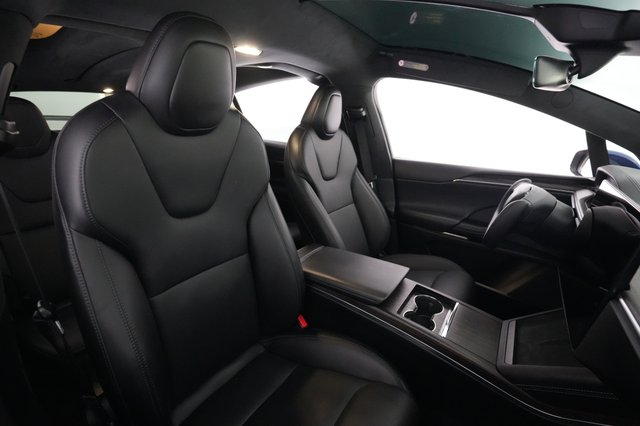2023 Tesla Model X — photo 18 of 27