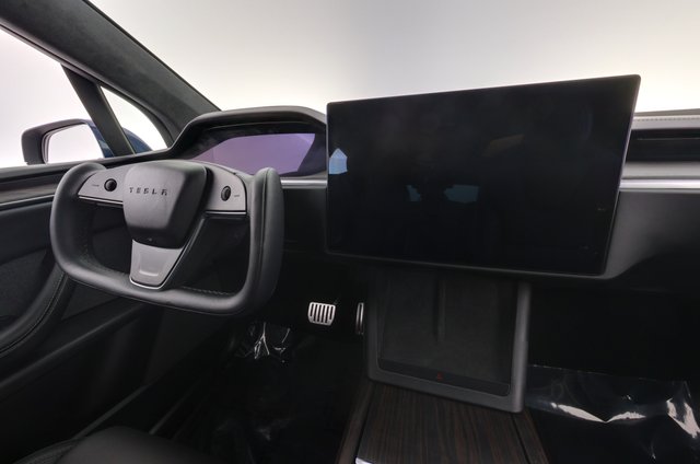 2023 Tesla Model X — photo 20 of 27