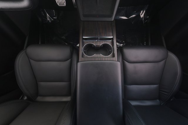 2023 Tesla Model X — photo 22 of 27