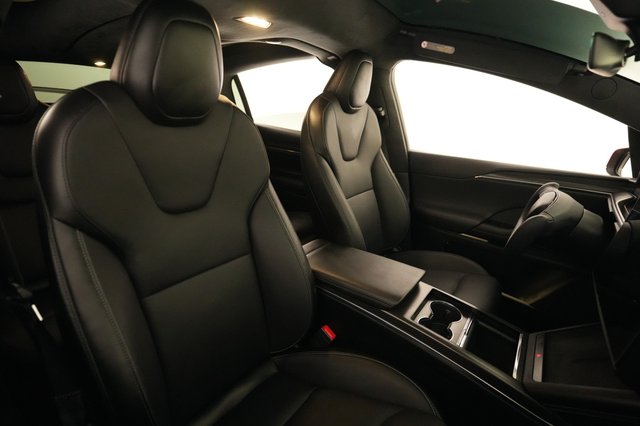 2023 Tesla Model X — photo 18 of 23