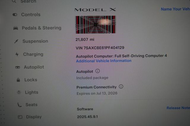 2023 Tesla Model X — photo 5 of 23