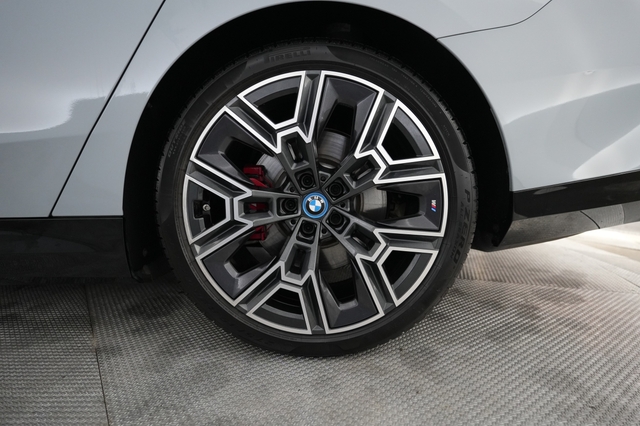 2024 BMW i5