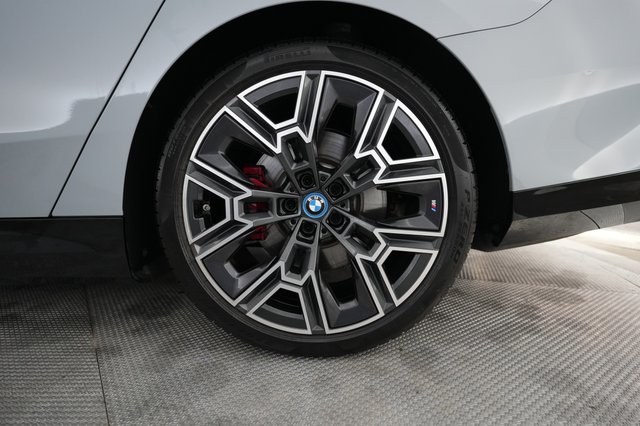 2024 BMW i5 — photo 7 of 20