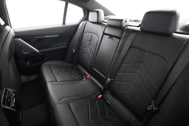2024 BMW i5 — photo 19 of 20