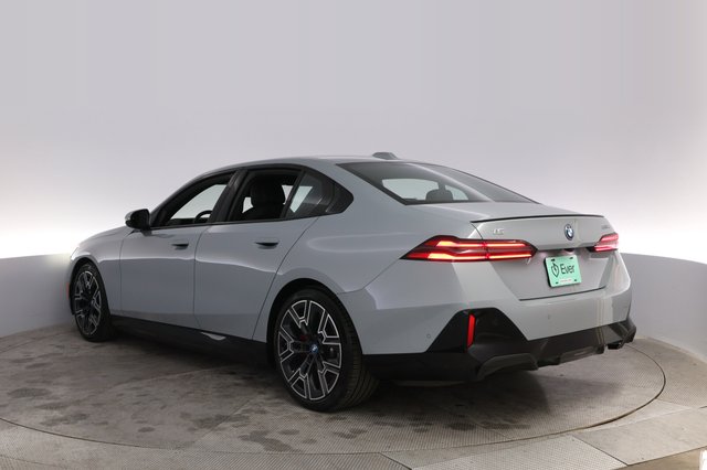 2024 BMW i5 — photo 13 of 20