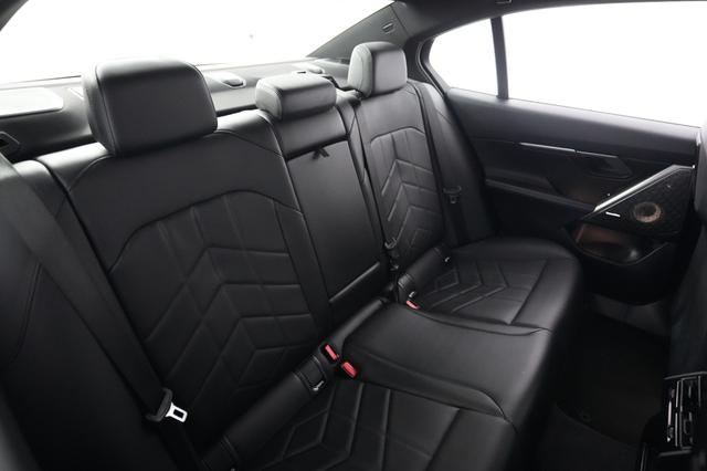 2024 BMW i5 — photo 4 of 20