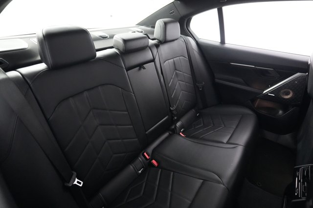 2024 BMW i5 — photo 4 of 20