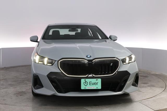 2024 BMW i5 — photo 9 of 20