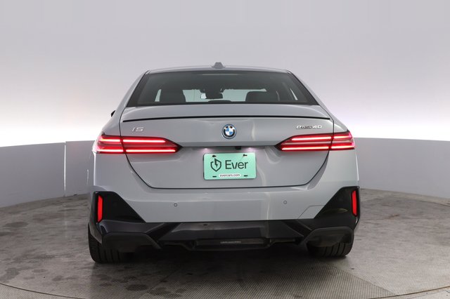 2024 BMW i5 — photo 12 of 20