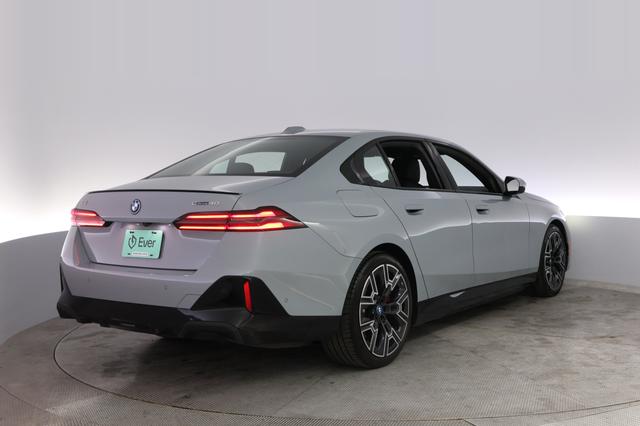 2024 BMW i5 — photo 2 of 20