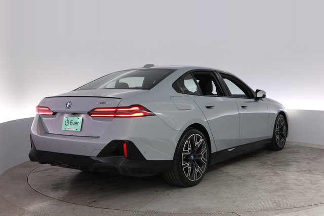 2024 BMW i5 — photo 2 of 20