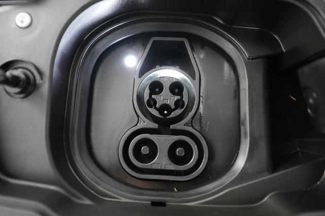 2024 BMW i5 — photo 8 of 20