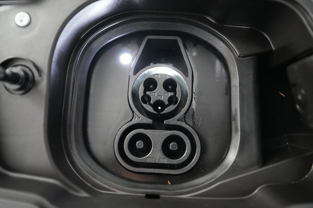 2024 BMW i5 — photo 8 of 20