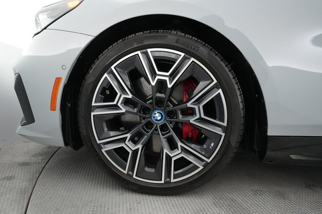 2024 BMW i5 — photo 15 of 20