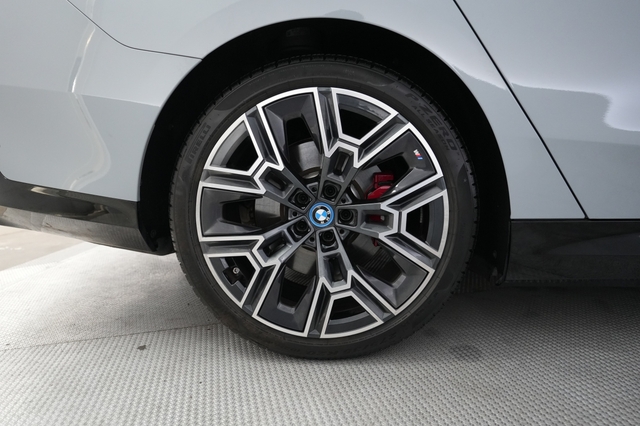 2024 BMW i5