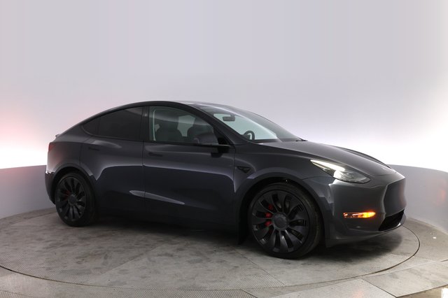 2025 Tesla Model Y — photo 11 of 21