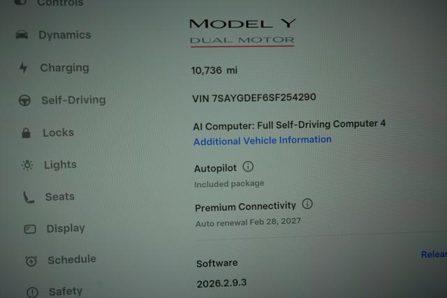 2025 Tesla Model Y — photo 5 of 21