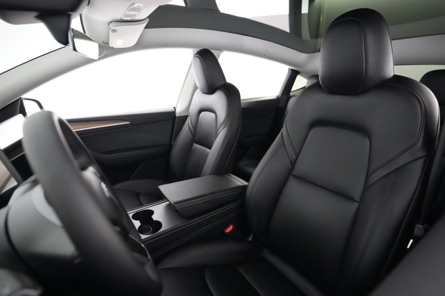 2025 Tesla Model Y — photo 3 of 21