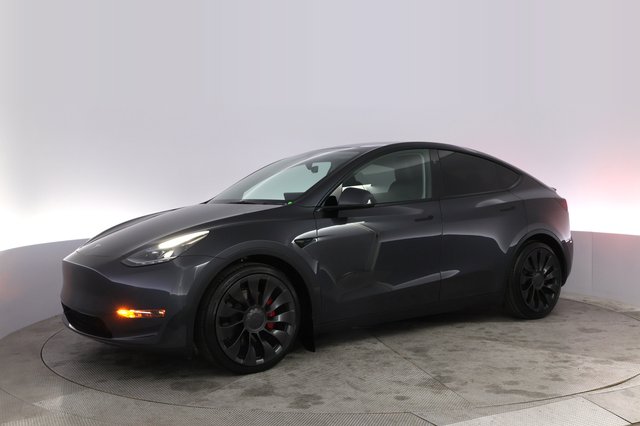 2025 Tesla Model Y — photo 14 of 21