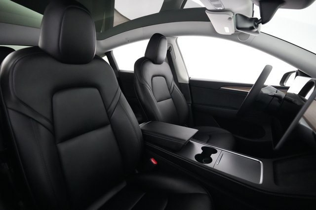 2025 Tesla Model Y — photo 18 of 21