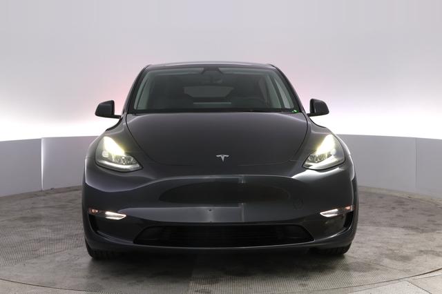 2025 Tesla Model Y — photo 9 of 21