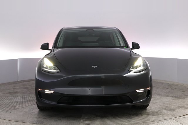 2025 Tesla Model Y — photo 9 of 21