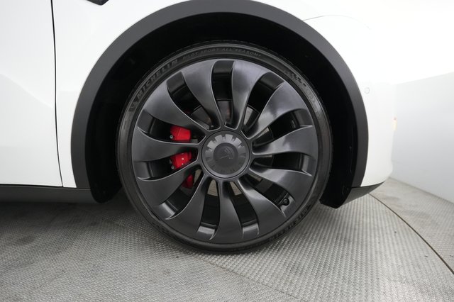 2022 Tesla Model Y — photo 16 of 21