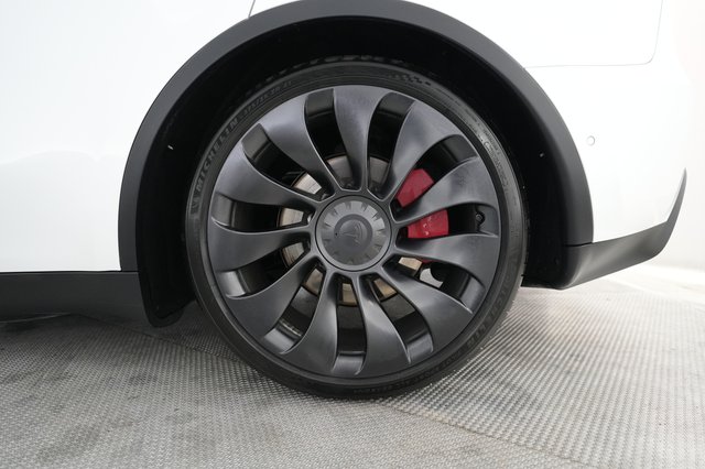 2022 Tesla Model Y — photo 7 of 21