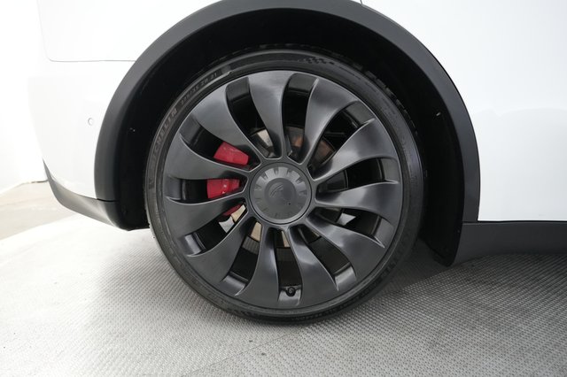 2022 Tesla Model Y — photo 17 of 21