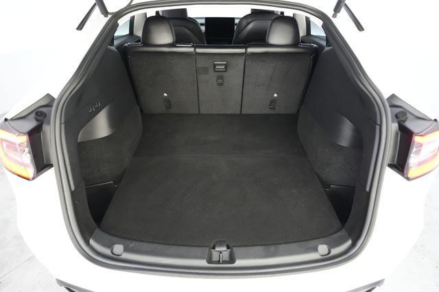 2022 Tesla Model Y — photo 6 of 21