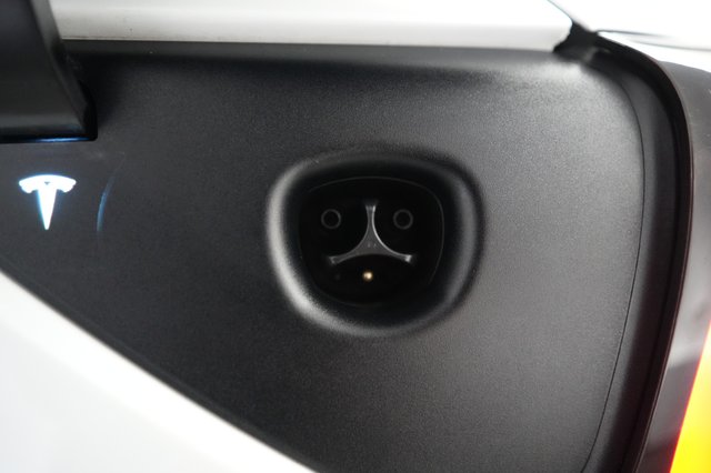 2022 Tesla Model Y — photo 8 of 21