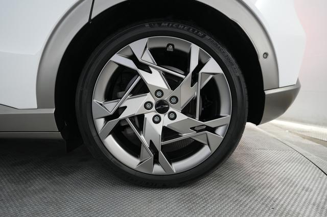 2023 Genesis GV60 — photo 7 of 21