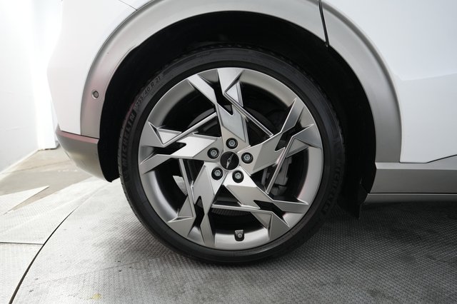 2023 Genesis GV60 — photo 17 of 21