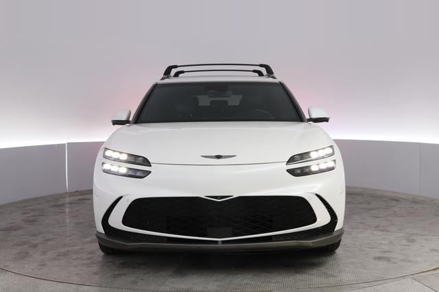 2023 Genesis GV60 — photo 9 of 21